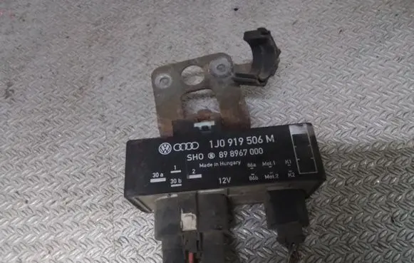 Seat Ibiza III (6L) Coolant fan relay 1J0919506M 898967000