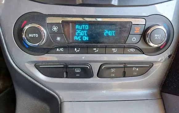 Ford Focus Climate control/heater control trim BM5T18C612CL