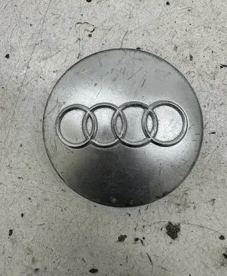 Audi A6 S6 C5 4B Original wheel cap 8D0601170