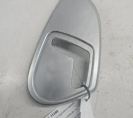 Mercedes-Benz ML W164 Front door seat control surround trim 313205