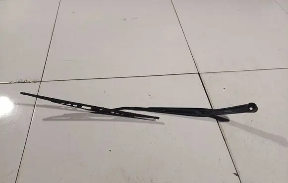 Mitsubishi Colt Rear wiper blade arm 