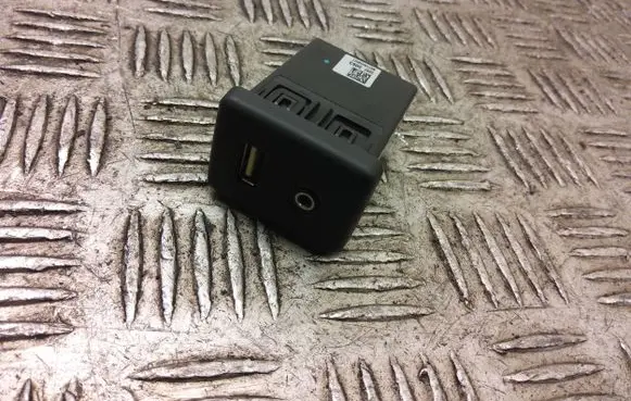Opel Insignia A USB socket connector 22875063