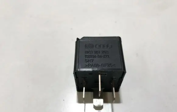 Audi A5 8T 8F Other relay 8k0951253 v23136-b6-x72