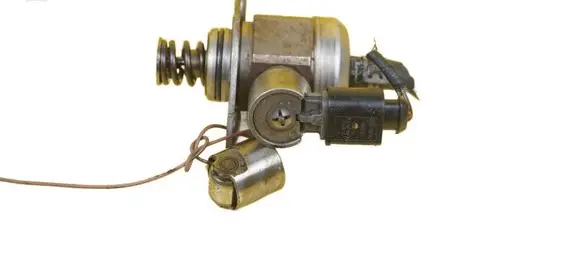 Skoda Octavia Mk2 (1Z) Mechanical fuel pump 06H127025P CDA