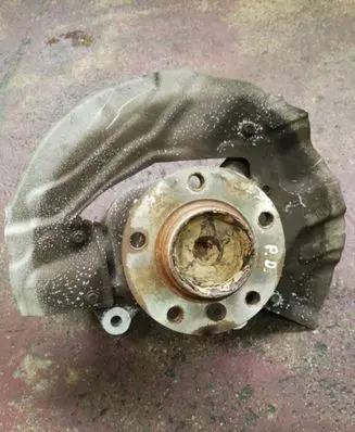 BMW 7 E65 E66 Front wheel hub
