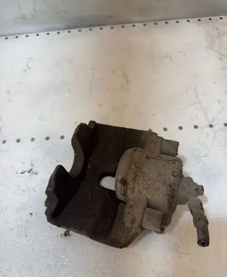 Volkswagen Golf VI Front brake caliper