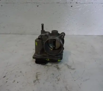 Toyota Auris E180 Throttle body valve 20030-0T110