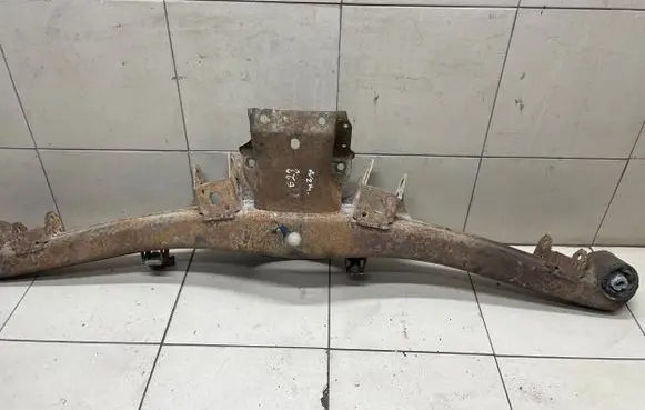 BMW 5 E28 Rear axle beam 