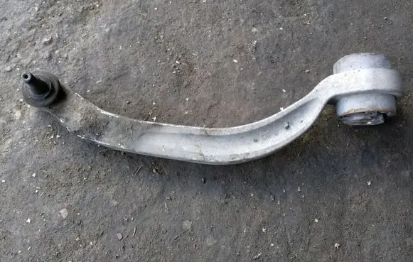 Volkswagen PASSAT B5 Front lower control arm/wishbone