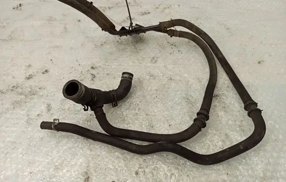 Mercedes-Benz C W203 Engine coolant pipe/hose