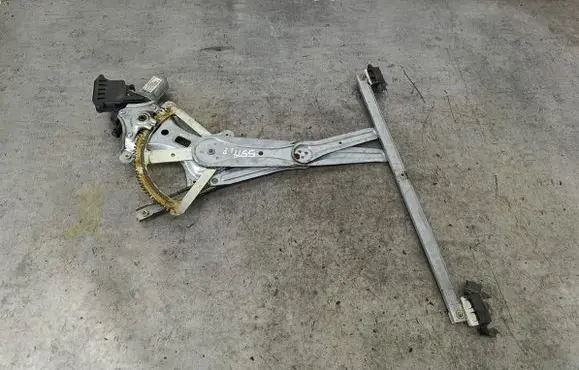Toyota Corolla Verso E121 Front door window regulator with motor 997249100