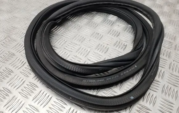 Skoda Octavia Mk3 (5E) Rear door rubber seal (on body) 5E5867367