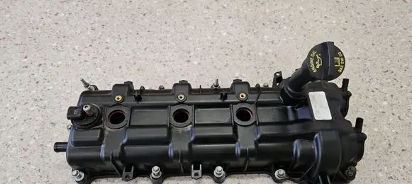 Chrysler Town u0026 Country V Rocker cam cover 05184069AN