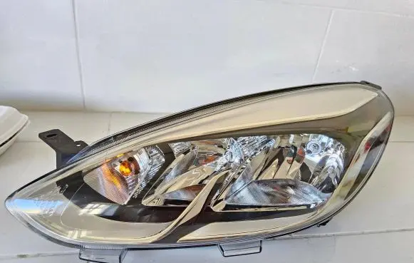 Ford Fiesta Headlight/headlamp H1BB13W030AD 175PL25168