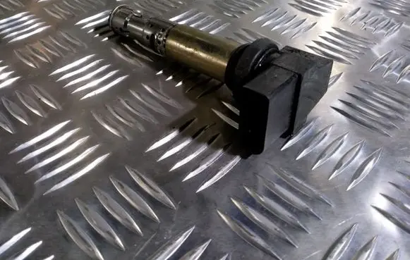 Volkswagen Golf IV High voltage ignition coil 036905100A