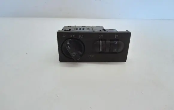 Volkswagen Golf III Light switch 04050701