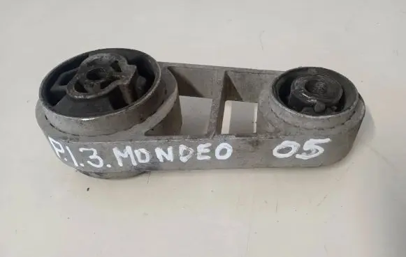 Ford Mondeo Mk III Engine mount bracket