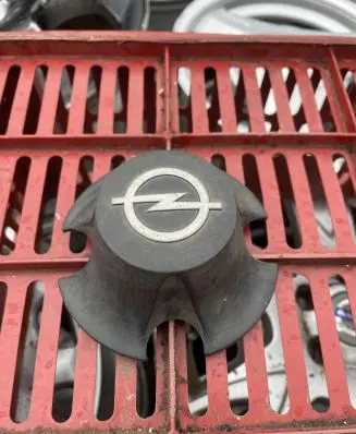 Opel Kadett E Original wheel cap 90102058