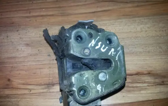 Nissan Sunny Rear door lock