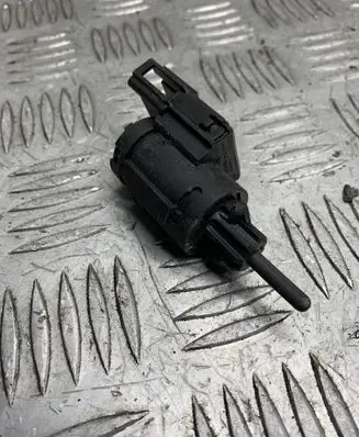 Volkswagen PASSAT B5.5 Brake pedal sensor switch 3B0945511A