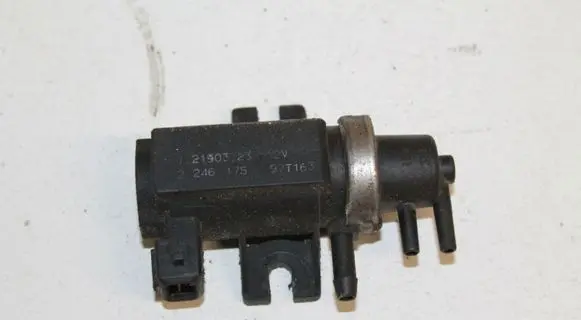 BMW 5 E39 Turbo solenoid valve 72190323 2246175