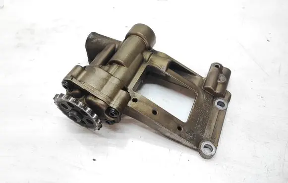 BMW 5 E60 E61 Oil pump 7792945 11417792945