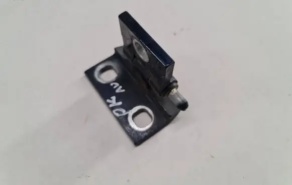 Volvo V70 Front door upper hinge