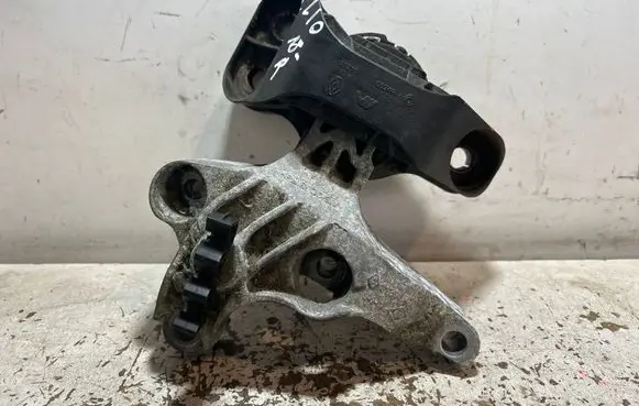 Renault Clio IV Engine mount bracket 113755739R