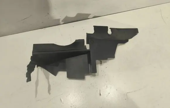 Ford Focus C-MAX Intercooler air guide/duct channel 3M518311A D2L4A