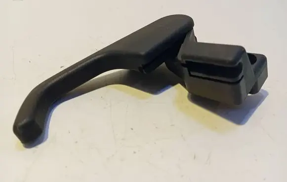 Volkswagen PASSAT B4 Engine bonnet (hood) release handle 3A1823533