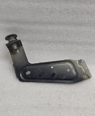 Volvo XC90 Fender mounting bracket