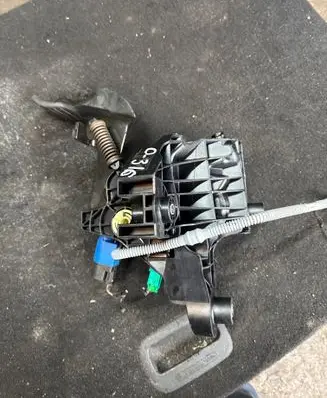 Renault Trafic III (X82) Clutch pedal 14017095