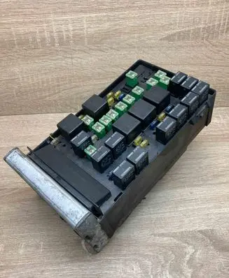 Chrysler Voyager Fuse module 04869001AJ B08005IQ