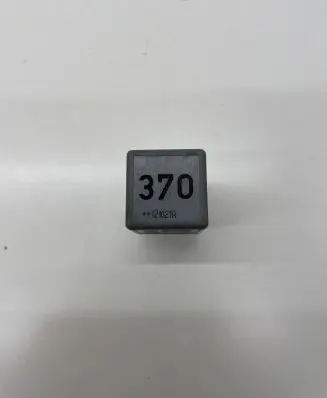 Seat Ibiza IV (6J,6P) Other relay 8D0951253