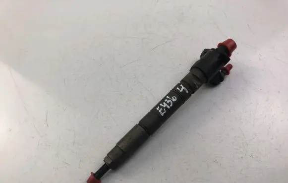 Volvo V70 Fuel injector 31303238