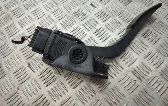 Ford B-MAX Accelerator throttle pedal 8V219F836AB