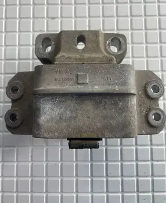 Volkswagen Golf V Engine mount bracket 1K0199555