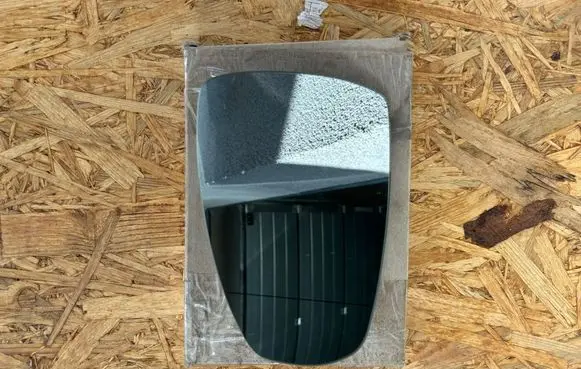 Audi A1 Wing mirror glass 8X0857535E