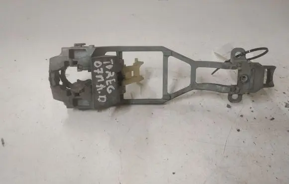Volkswagen Touareg I Front door exterior handle/bracket 7L0837886E