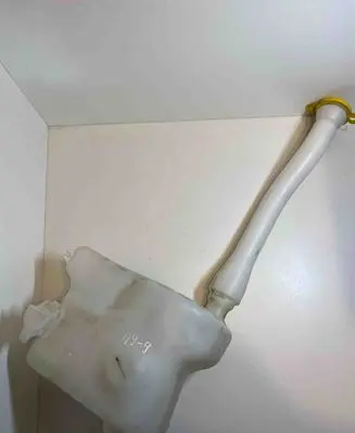 Windshield washer fluid reservoir/tank