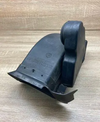 BMW 7 E38 Brake cooling air channel/duct 8125967