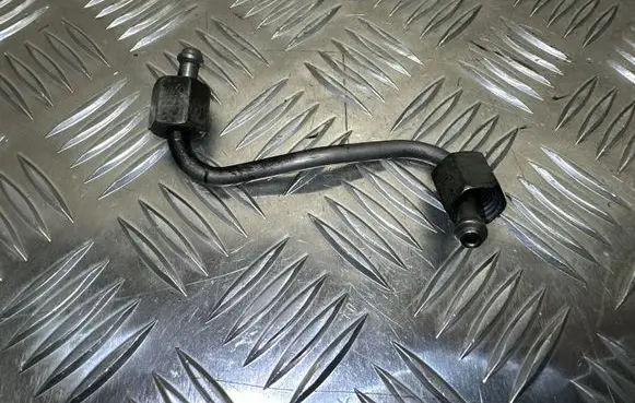 Mercedes-Benz C W205 Fuel injector supply line/pipe 
