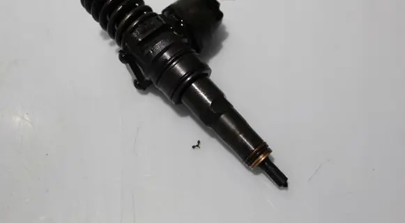 Skoda Octavia Mk2 (1Z) Fuel injector 038130073