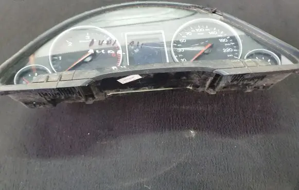 Audi A4 S4 B6 8E 8H Speedometer (instrument cluster)