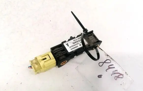 Nissan Primera Airbag deployment crash/impact sensor 98830AY000 0285003019