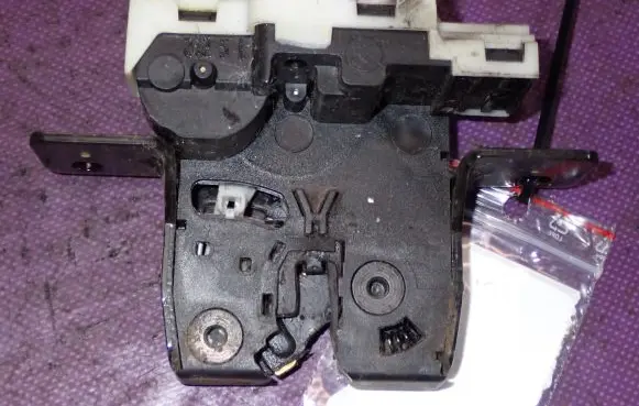 Renault Modus Tailgate/trunk/boot lock/catch/latch 8200076240E