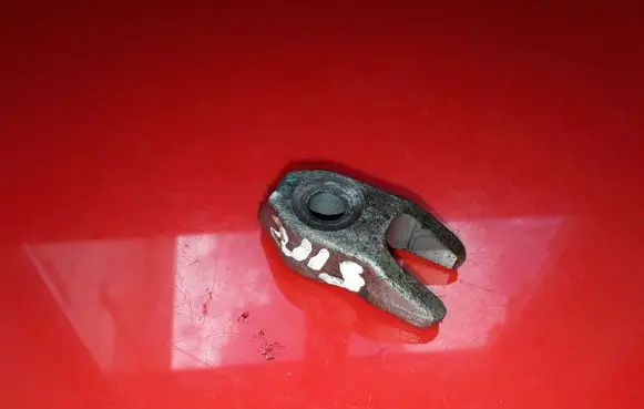 Chevrolet Captiva Fuel Injector clamp holder 8C2