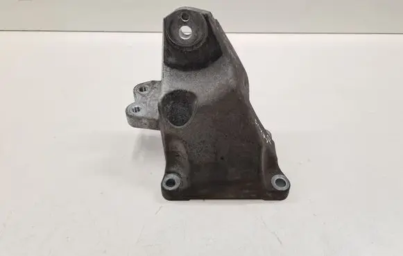 Lexus IS 220D-250-350 Engine mounting bracket