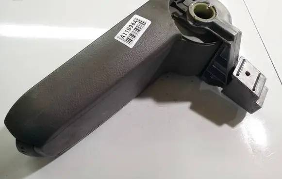 Volkswagen Golf IV Armrest 