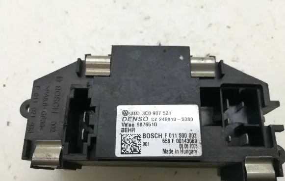 Volkswagen PASSAT B6 Heater blower motor/fan resistor 3C0907521